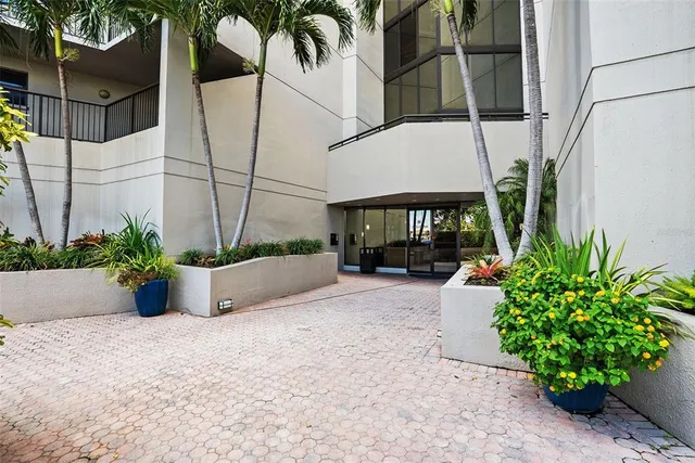 $5,995 | 1600 Gulf Boulevard, Unit 1016, Clearwater Beach, FL 33767