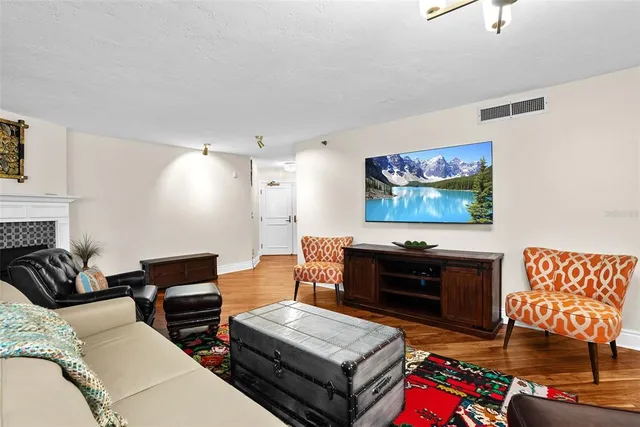 $5,995 | 1600 Gulf Boulevard, Unit 1016, Clearwater Beach, FL 33767