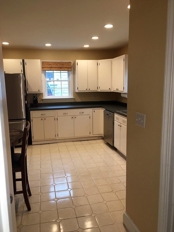 10 Alexander Road Worcester, MA 01606 - Photo 2 of 21 Gallery Image 2