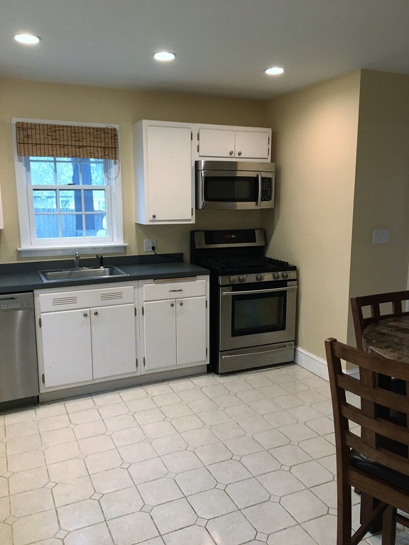 10 Alexander Road Worcester, MA 01606 - Photo 3 of 21 Gallery Image 3