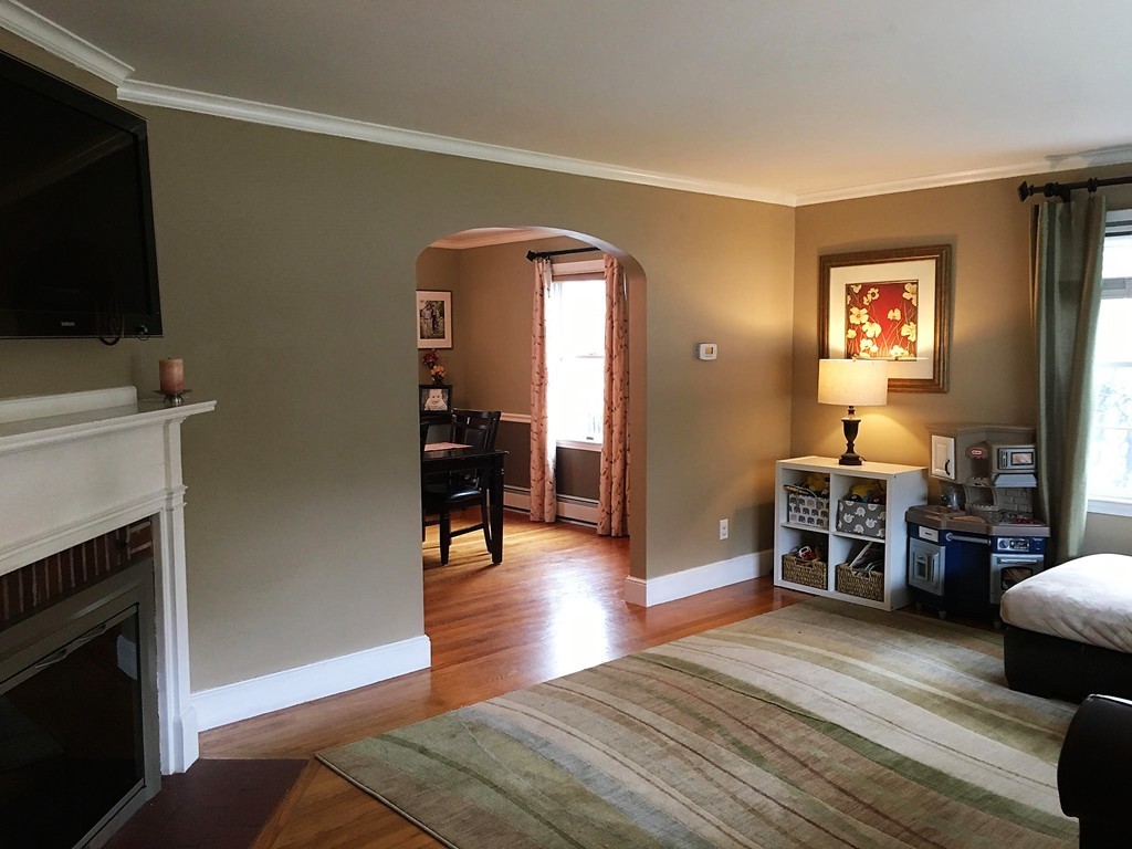10 Alexander Road Worcester, MA 01606 - Photo 5 of 21 Gallery Image 5