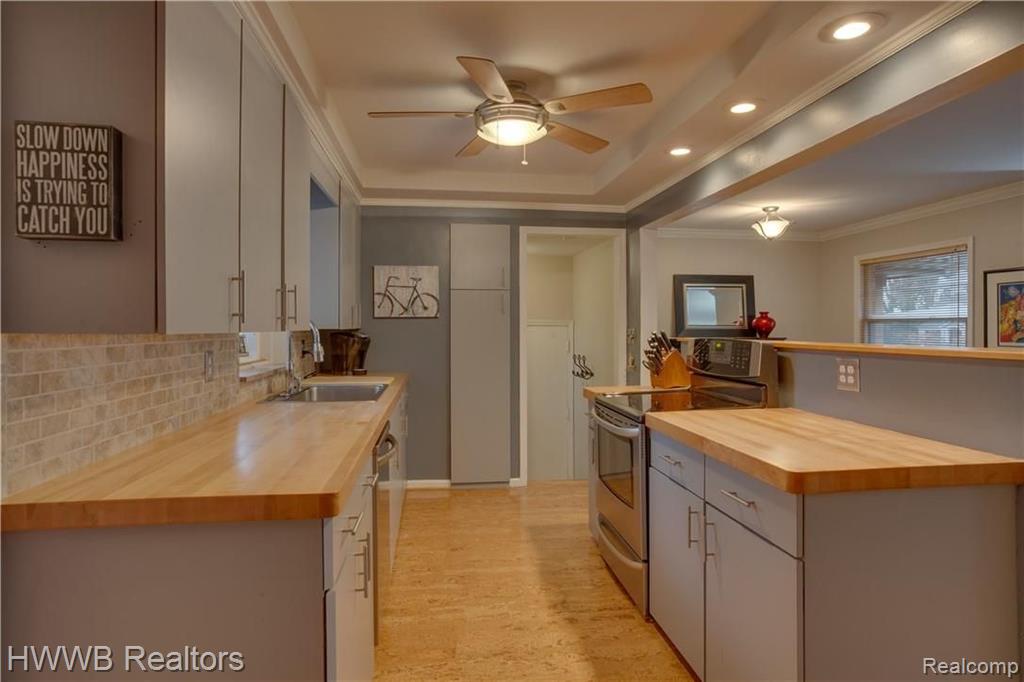 18134 Riverside Drive Beverly Hills, MI 48025 - Photo 11 of 34