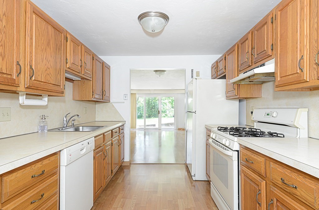 115 Ridgefield Circle, Unit A Clinton, MA 01510 - Photo 2 of 16 Gallery Image 2
