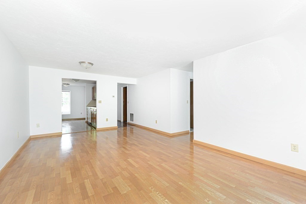 115 Ridgefield Circle, Unit A Clinton, MA 01510 - Photo 5 of 16 Gallery Image 5