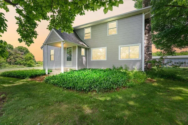 $495,000 | 975 South Elliott Road, Fowlerville, MI 48836