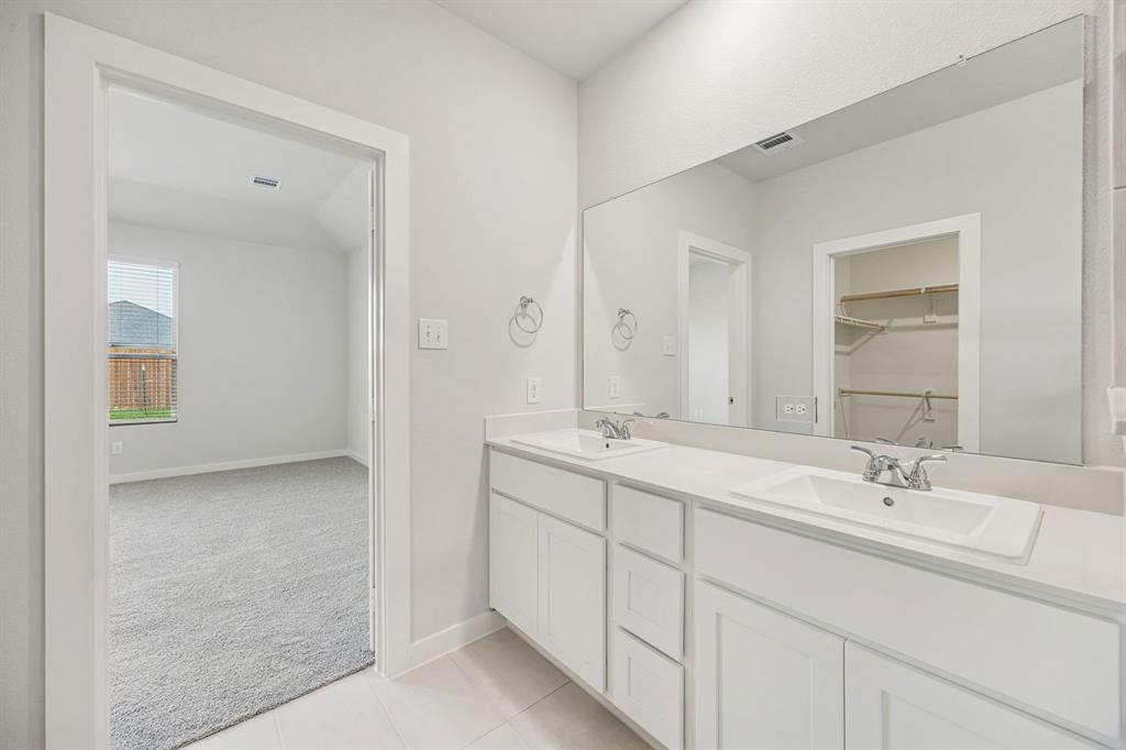 5719 Rushing River Way McKinney, TX 75071 - Photo 28 of 40 Primary Bathroom in the Stanley II home plan by Trophy Signature Homes – REPRESENTATIVE PHOTO