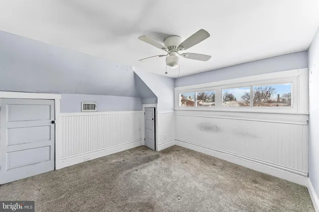 a view of a livingroom with washer and dryer