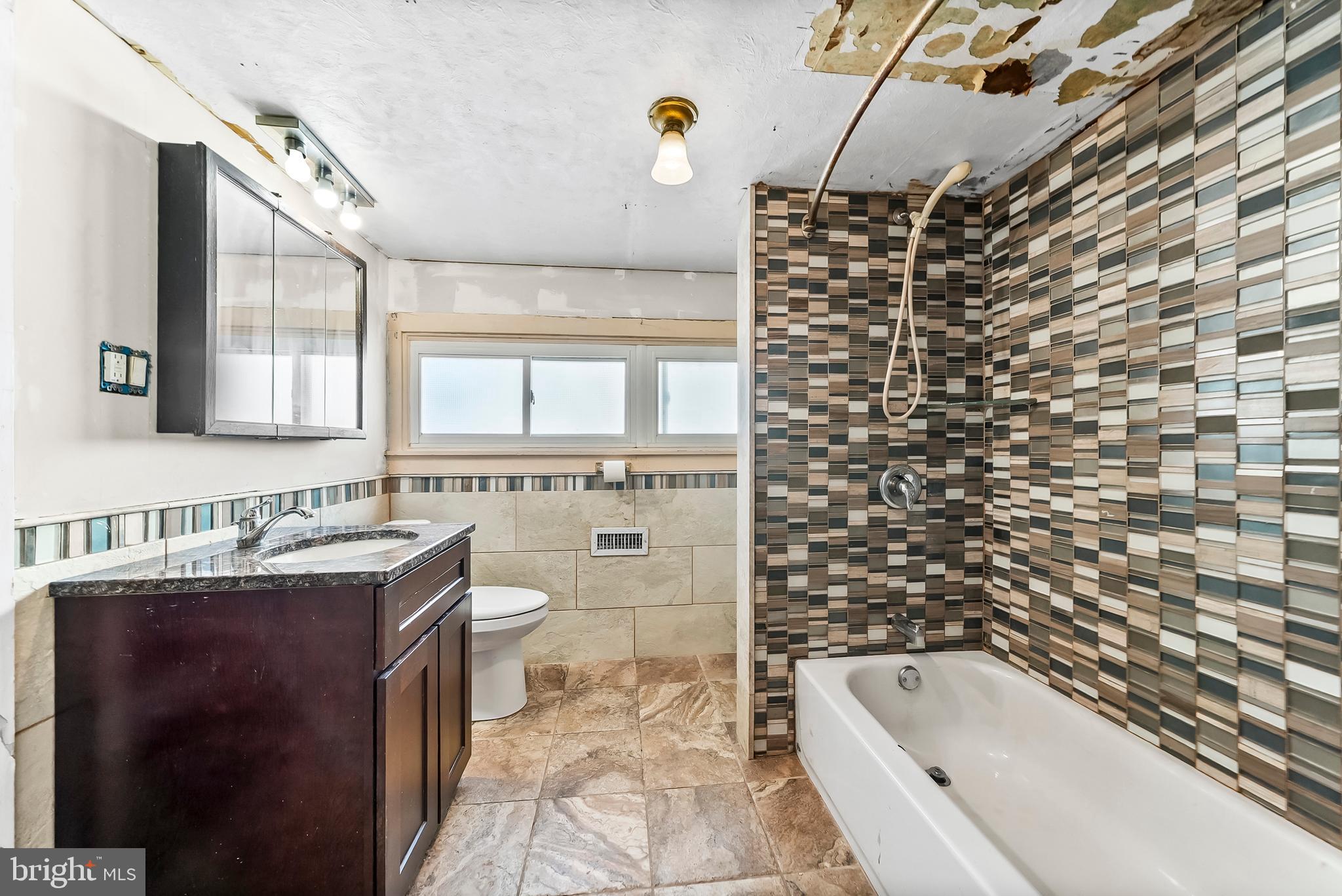 22 Partridge Avenue Ridley Park, PA 19078 - Photo 20 of 32 FULL BATH 2ND FLOOR