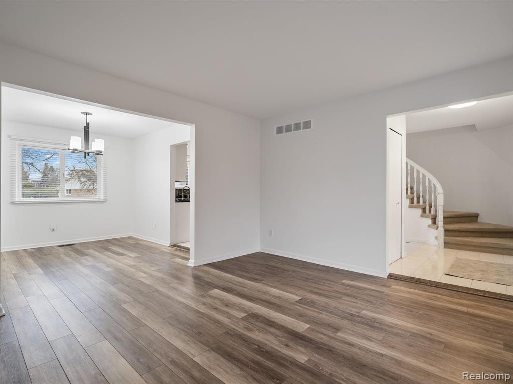 305 Torrent Court Rochester Hills, MI 48307 - Photo 8 of 36