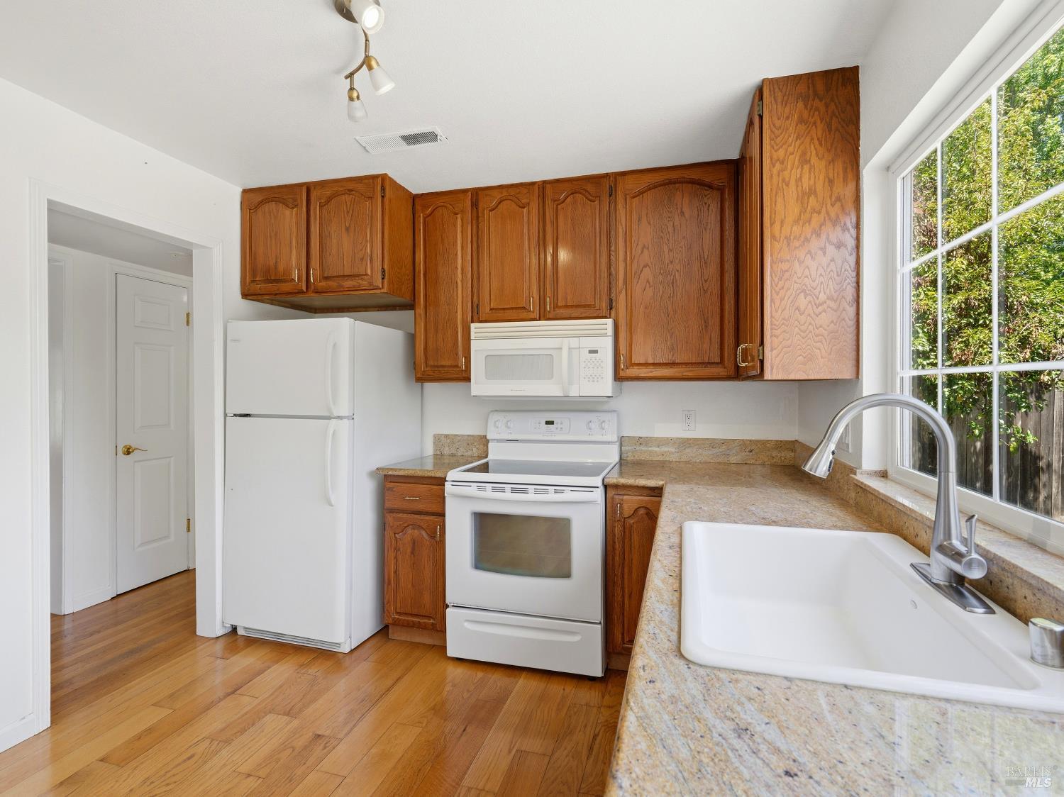 8460 Lancaster Drive Rohnert Park, CA 94928 - Photo 12 of 45