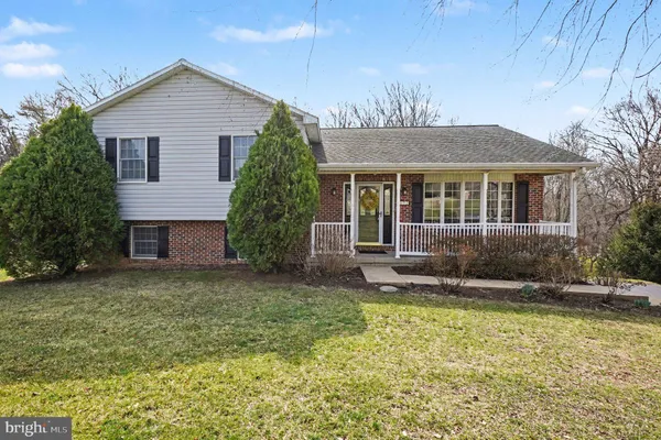 a view of a house with a yard and plants