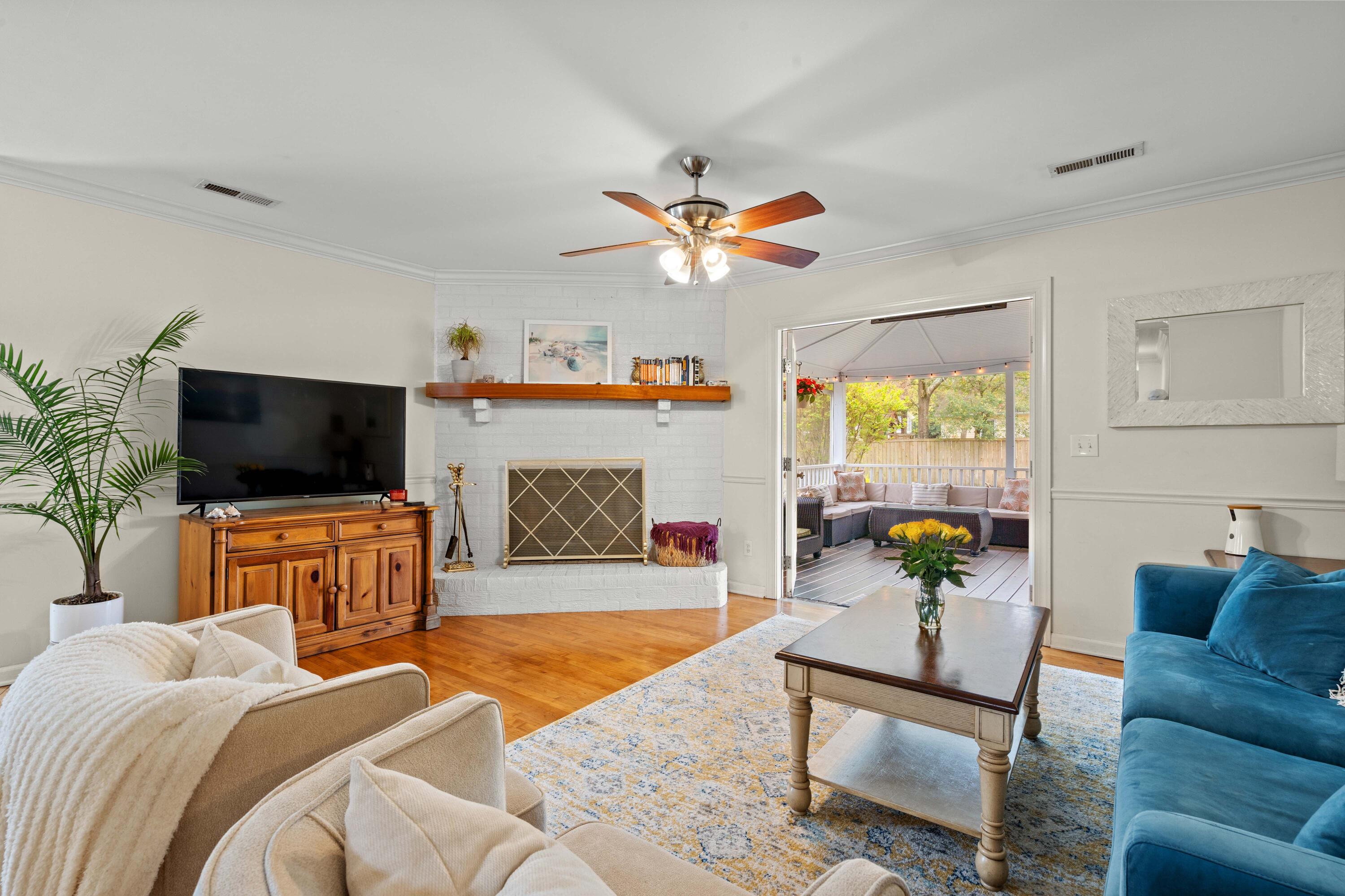 1515 Wakendaw Road Mount Pleasant, SC 29464 - Photo 3 of 30 EYE00031