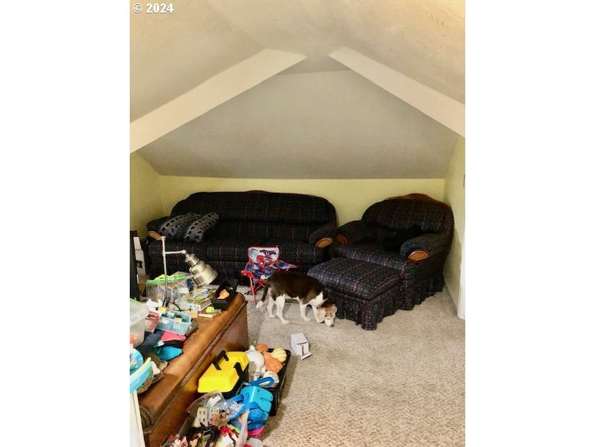 260 North 23rd Street Springfield, OR 97477 - Photo 9 of 16 a living room with furniture