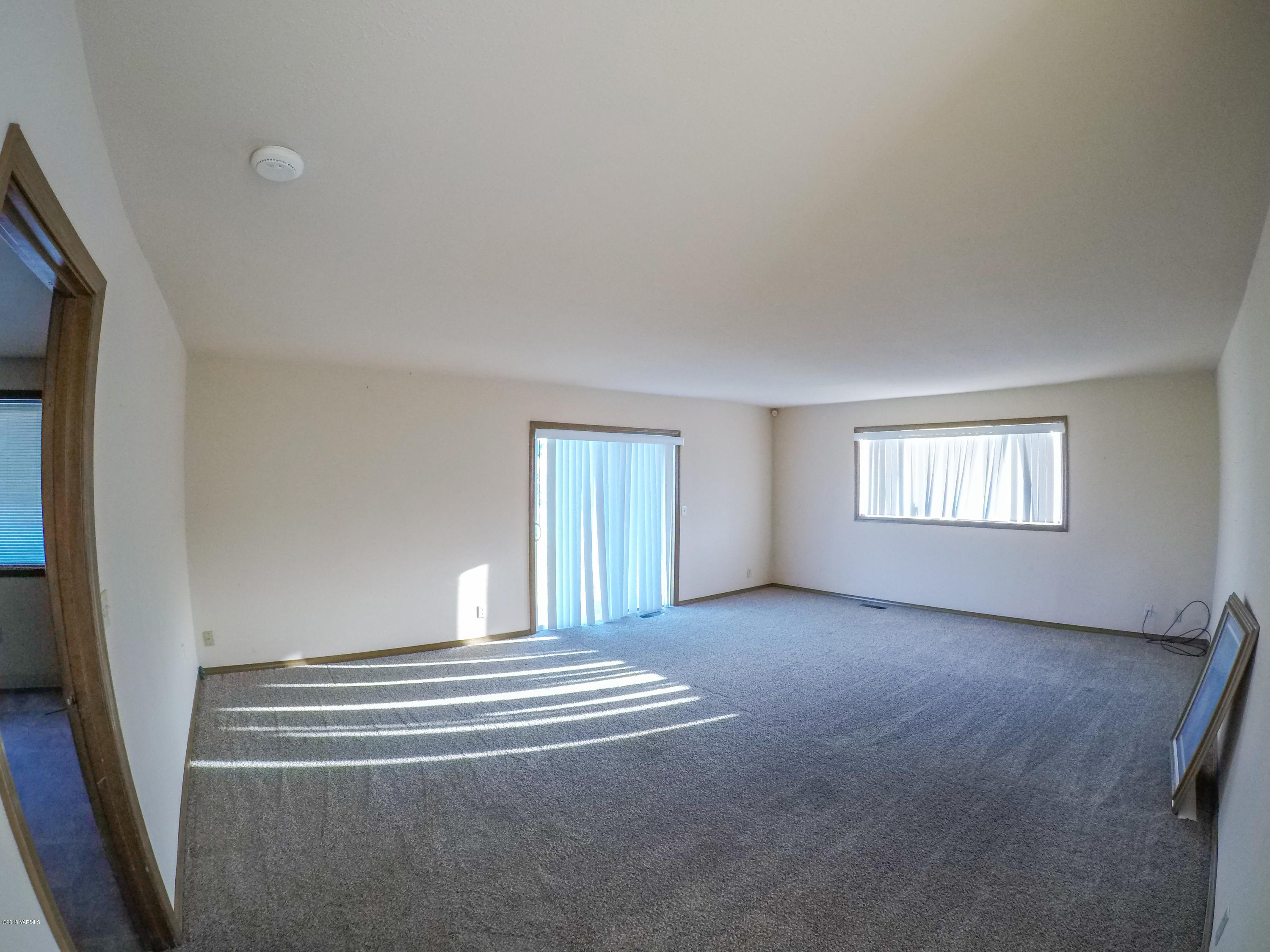 13406 Summitview Ext Road Yakima, WA 98908 - Photo 11 of 26 a view of a livingroom with a staircase