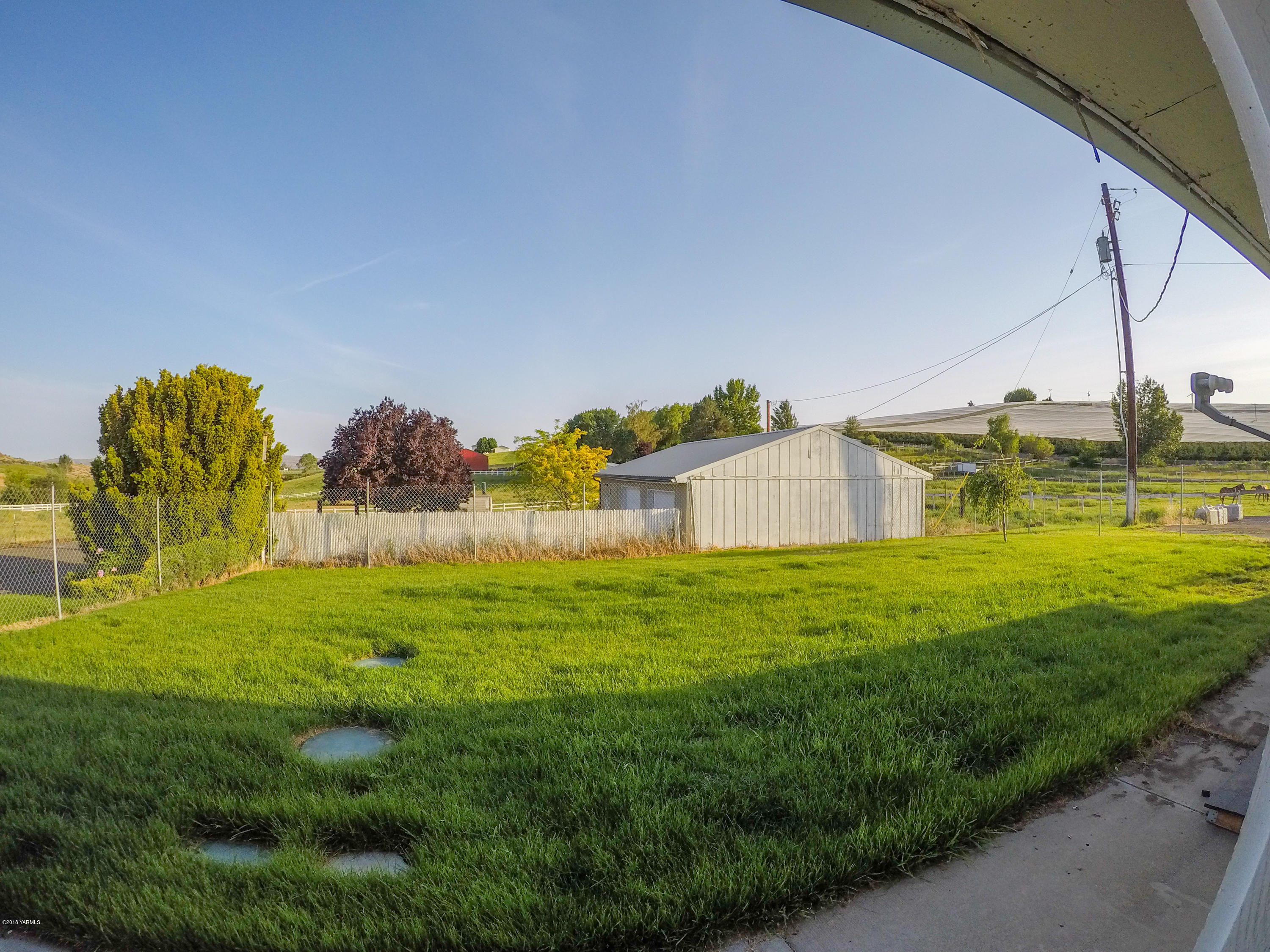 13406 Summitview Ext Road Yakima, WA 98908 - Photo 14 of 26 a backyard of a house with table and chairs
