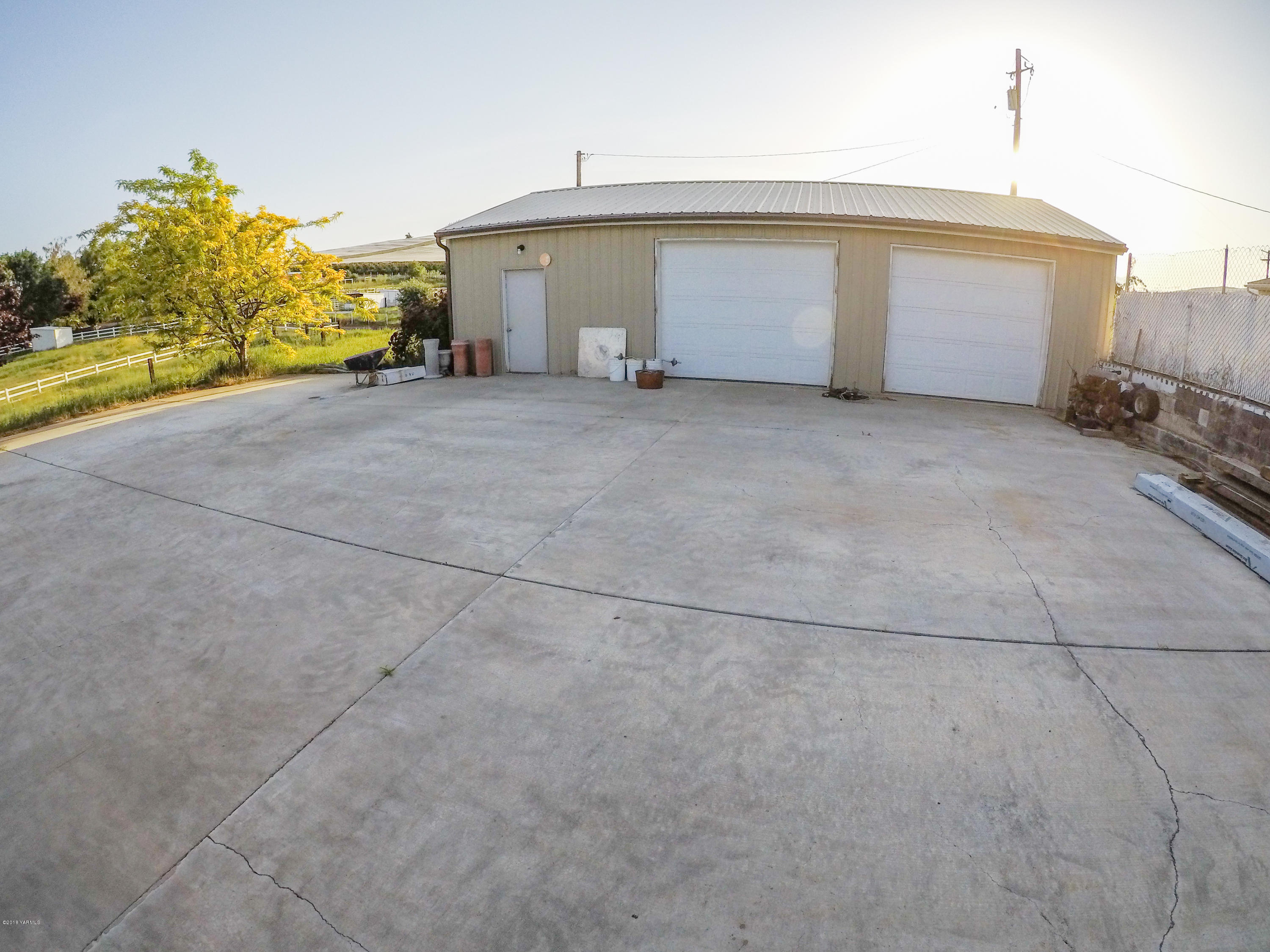 13406 Summitview Ext Road Yakima, WA 98908 - Photo 26 of 26 a view of a house with porch and a yard