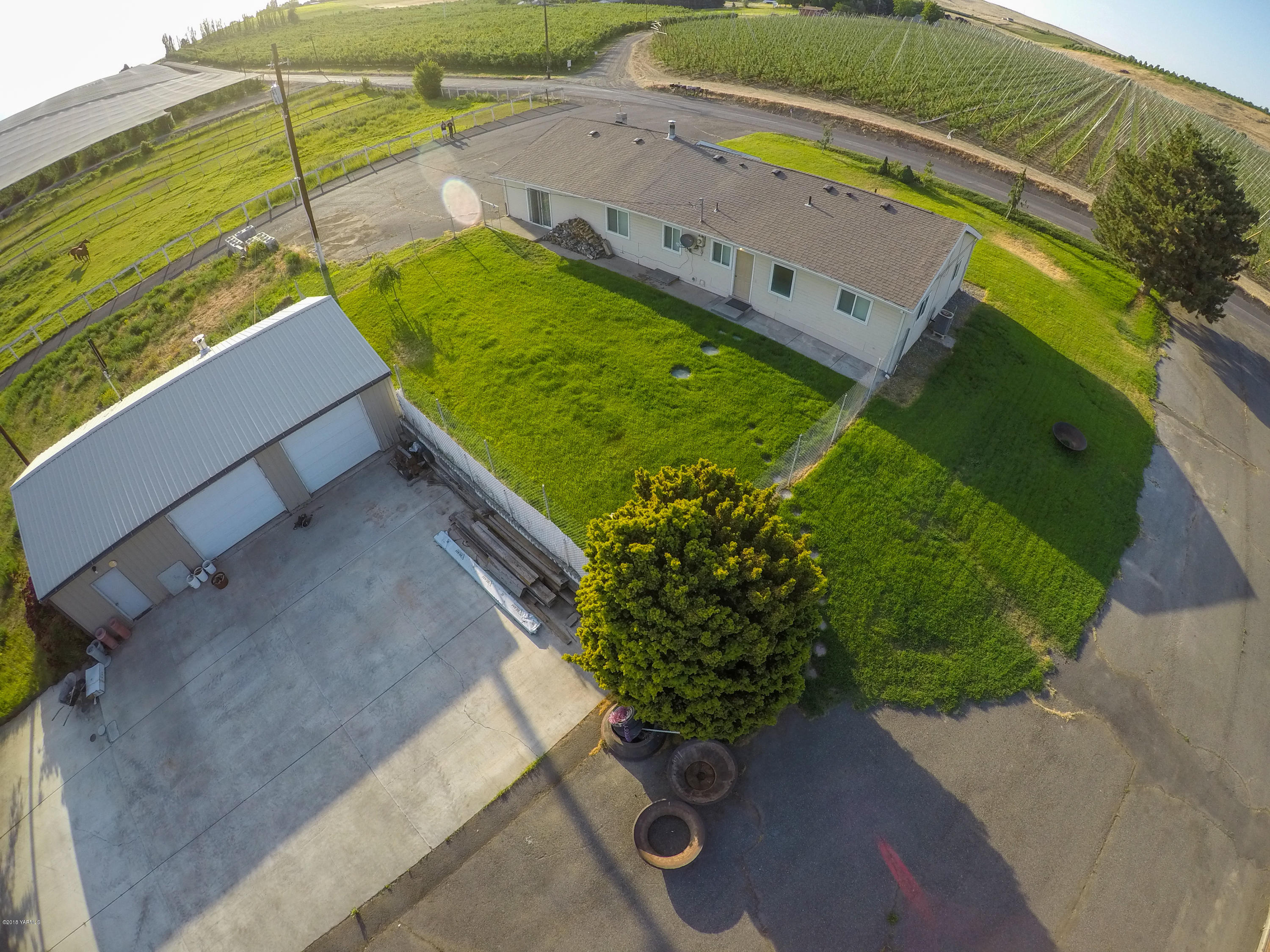 13406 Summitview Ext Road Yakima, WA 98908 - Photo 4 of 26 a view of a backyard with a garden