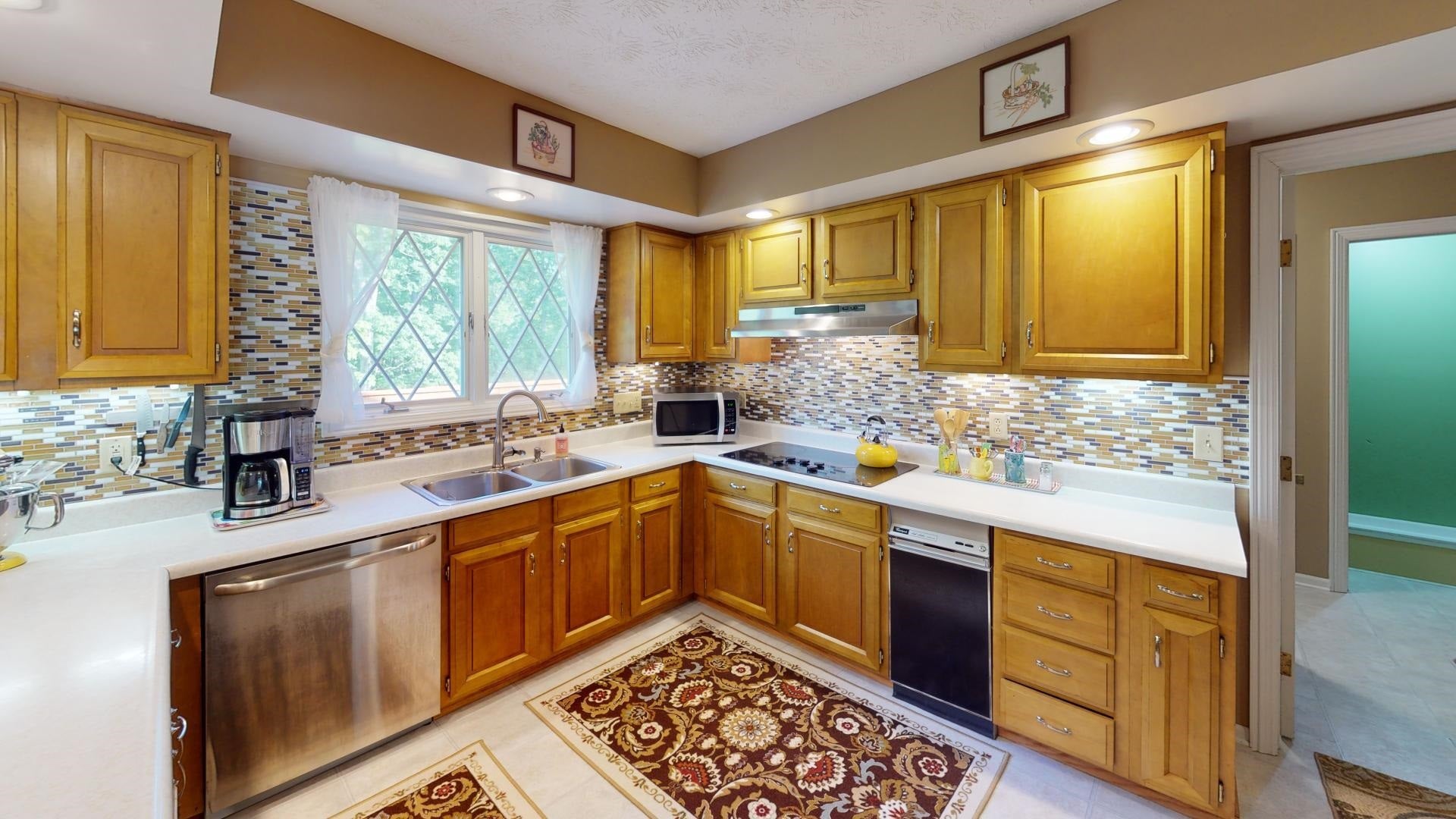 49 Hamill Road Huntington, WV 25701 - Photo 7 of 32 Gallery Image 7