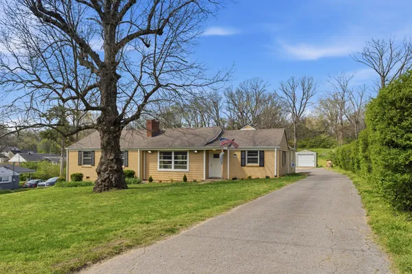 $445,500 | 520 East Marthona Road, Madison, TN 37115