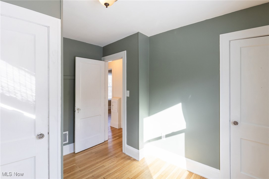 2542 Queenston Road Cleveland, OH 44118 - Photo 26 of 36 2nd floor - Bedroom #3