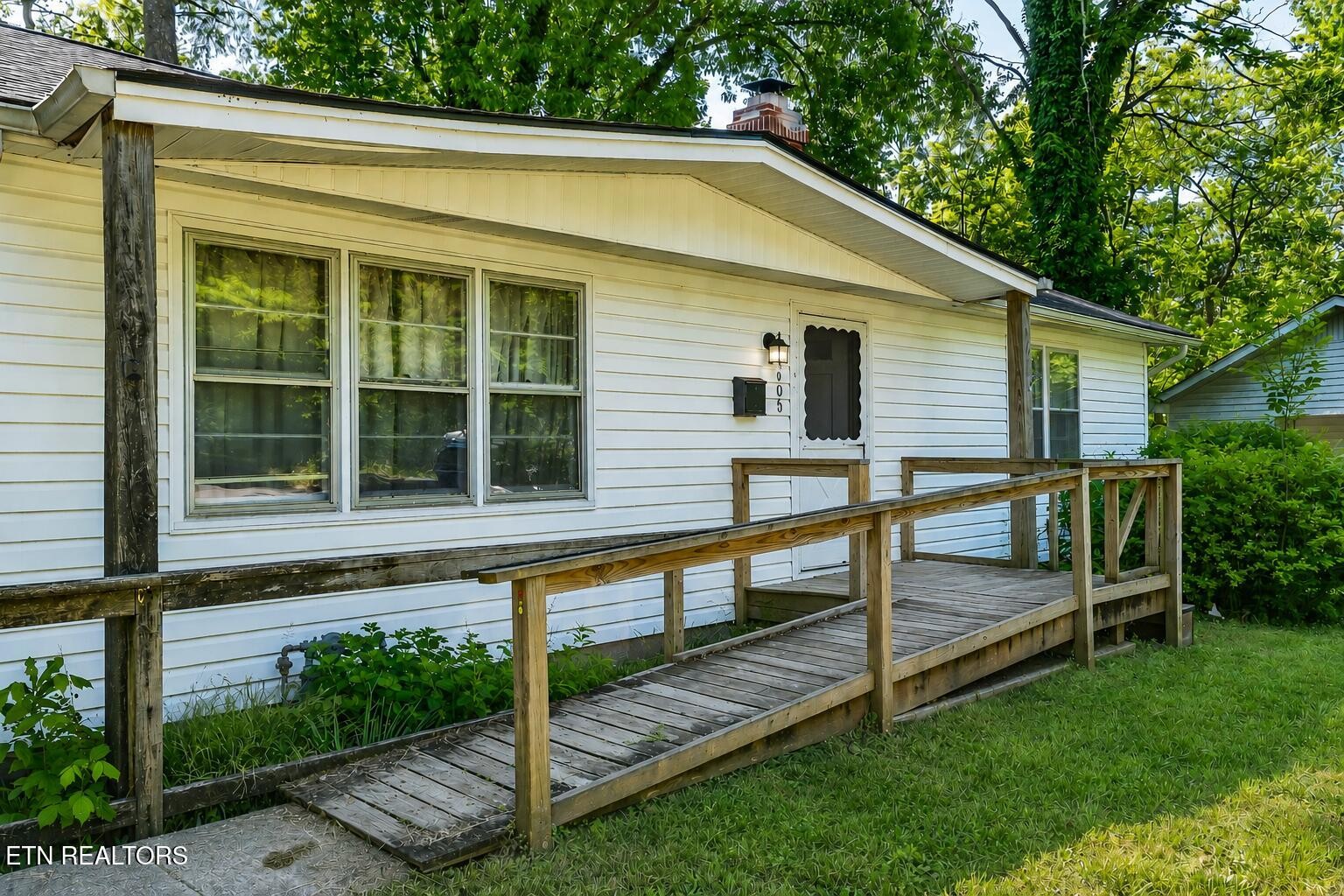 105 Rand Circle Oak Ridge, TN 37830 - Photo 3 of 60 Gallery Image 3