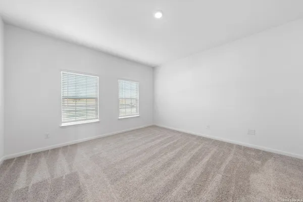 $373,900 | 16174 Farmer, Lytle, TX 78052