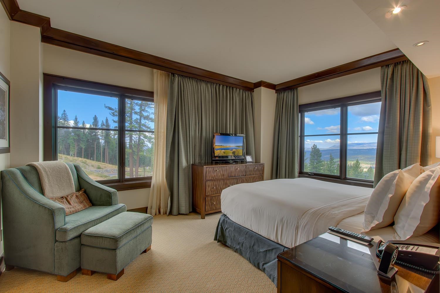 13051 Ritz Carlton Highlands Court, Unit 4308 INTEREST 8 Truckee, CA 96161 - Photo 10 of 26 a bedroom with a bed and a couch