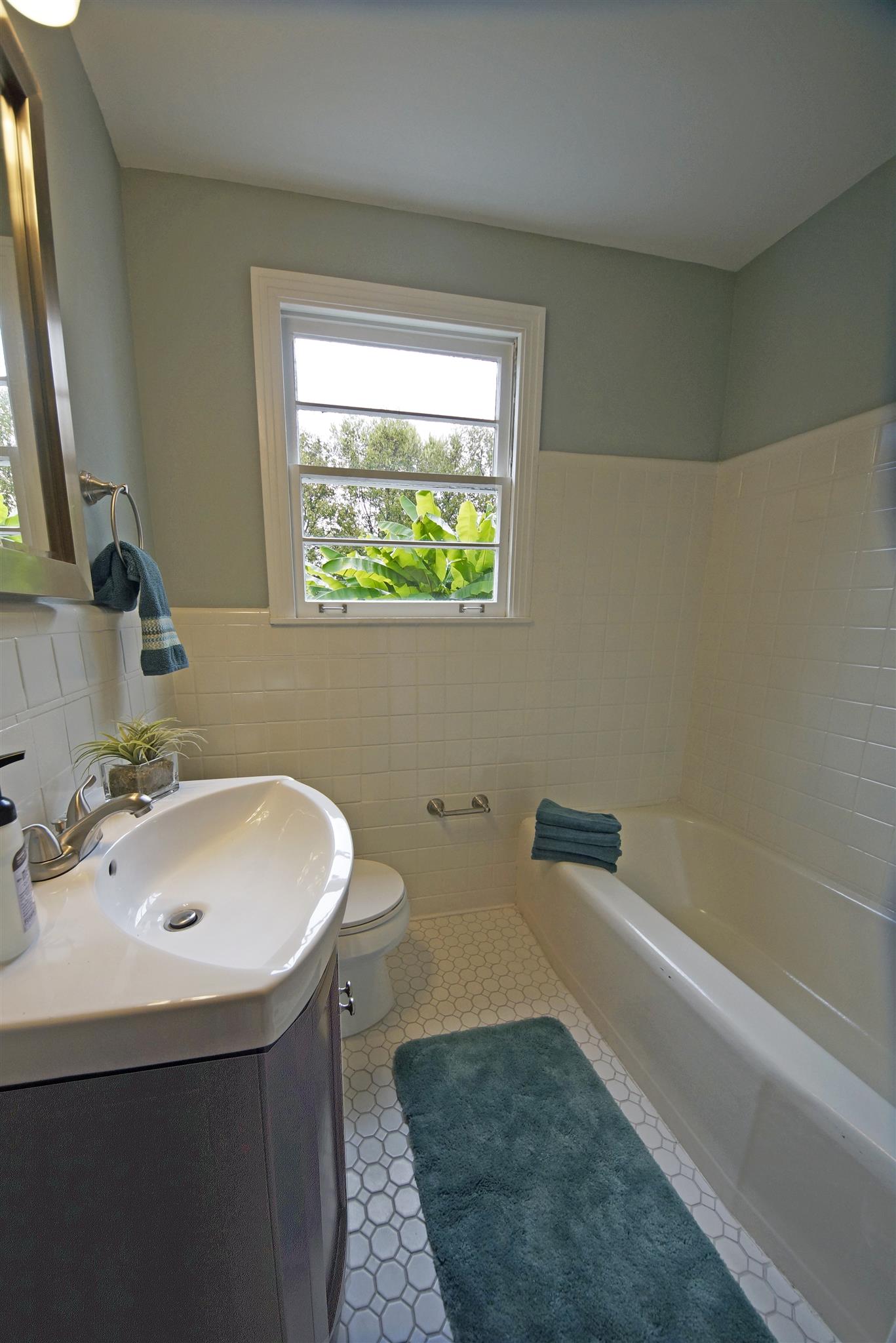 807 River Pass Madison, TN 37115 - Photo 12 of 25 a bathroom with a sink and a bathtub