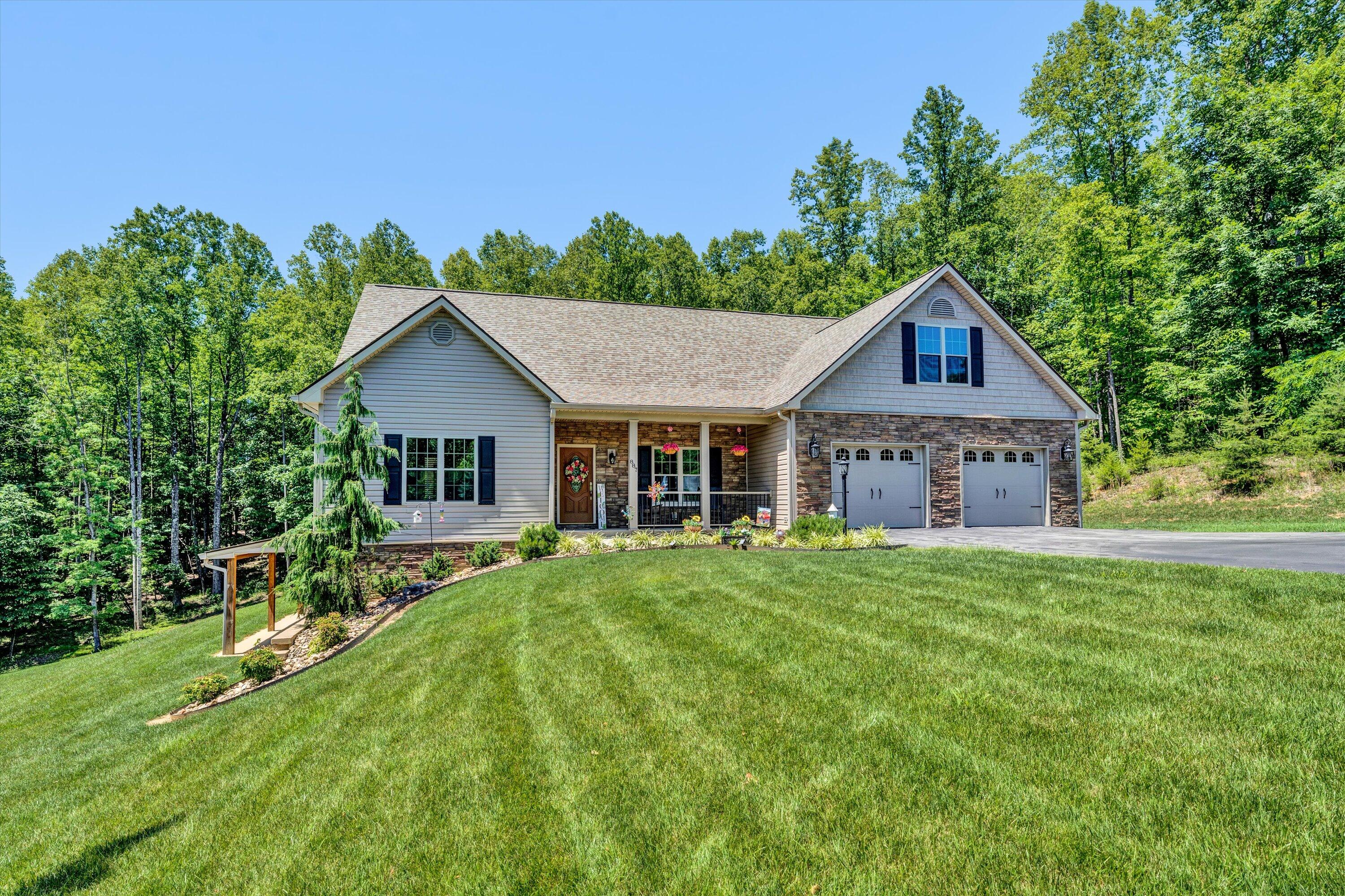 887 Thornblade Way Blue Ridge, VA 24064 - Photo 2 of 56 02-053120240060