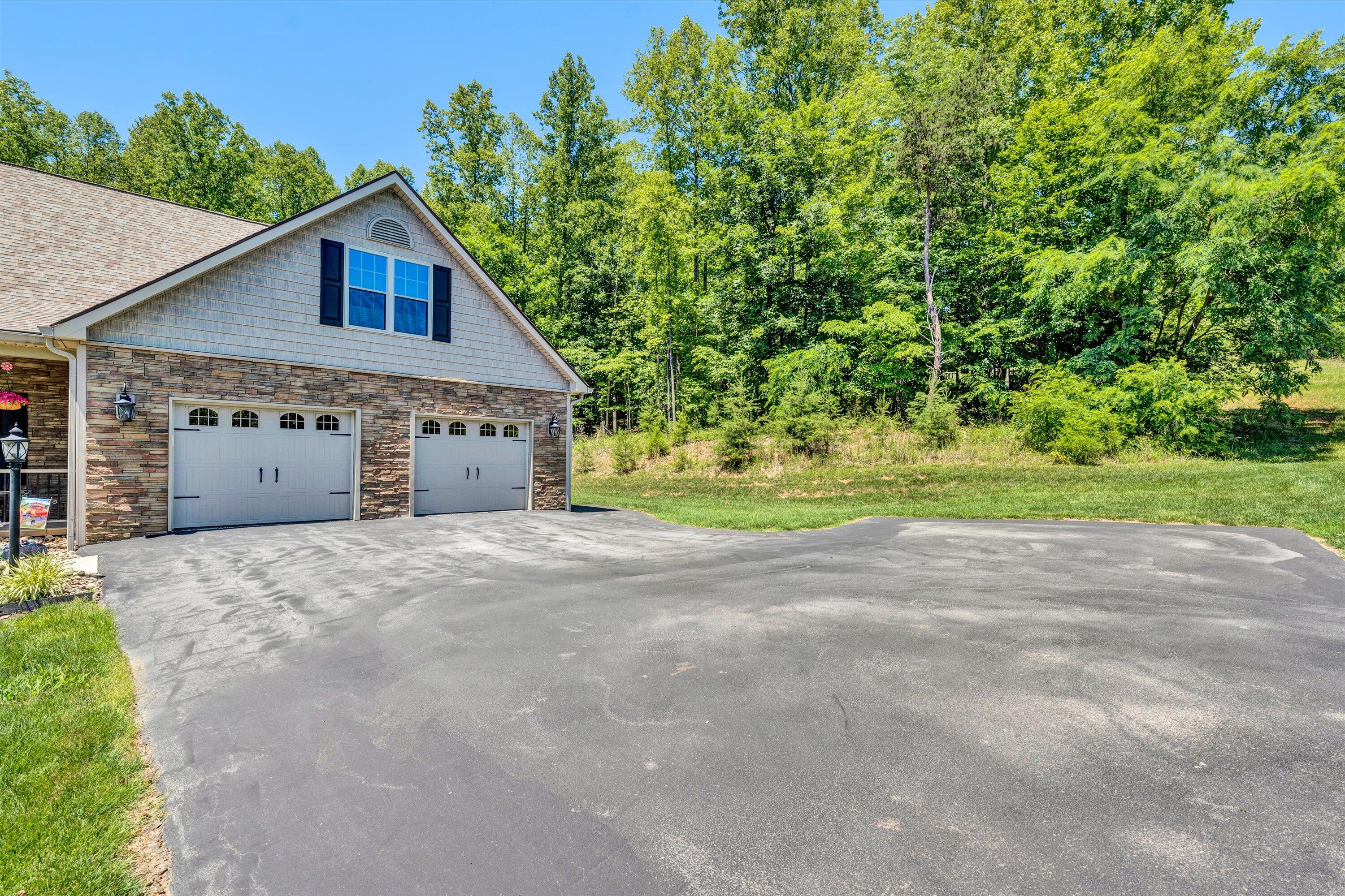 887 Thornblade Way Blue Ridge, VA 24064 - Photo 30 of 56 31-053120240061