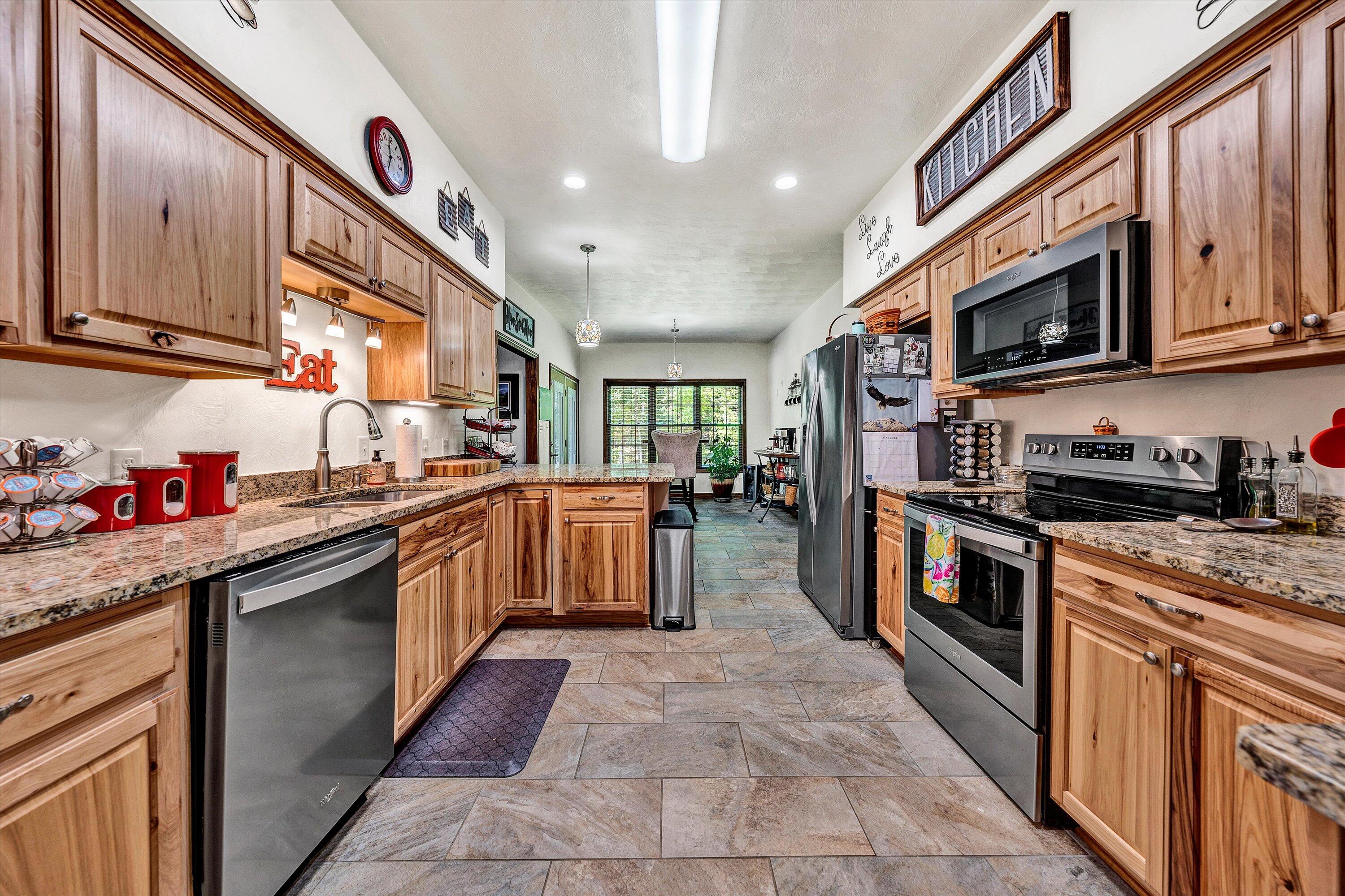 887 Thornblade Way Blue Ridge, VA 24064 - Photo 8 of 56 08-053120240009