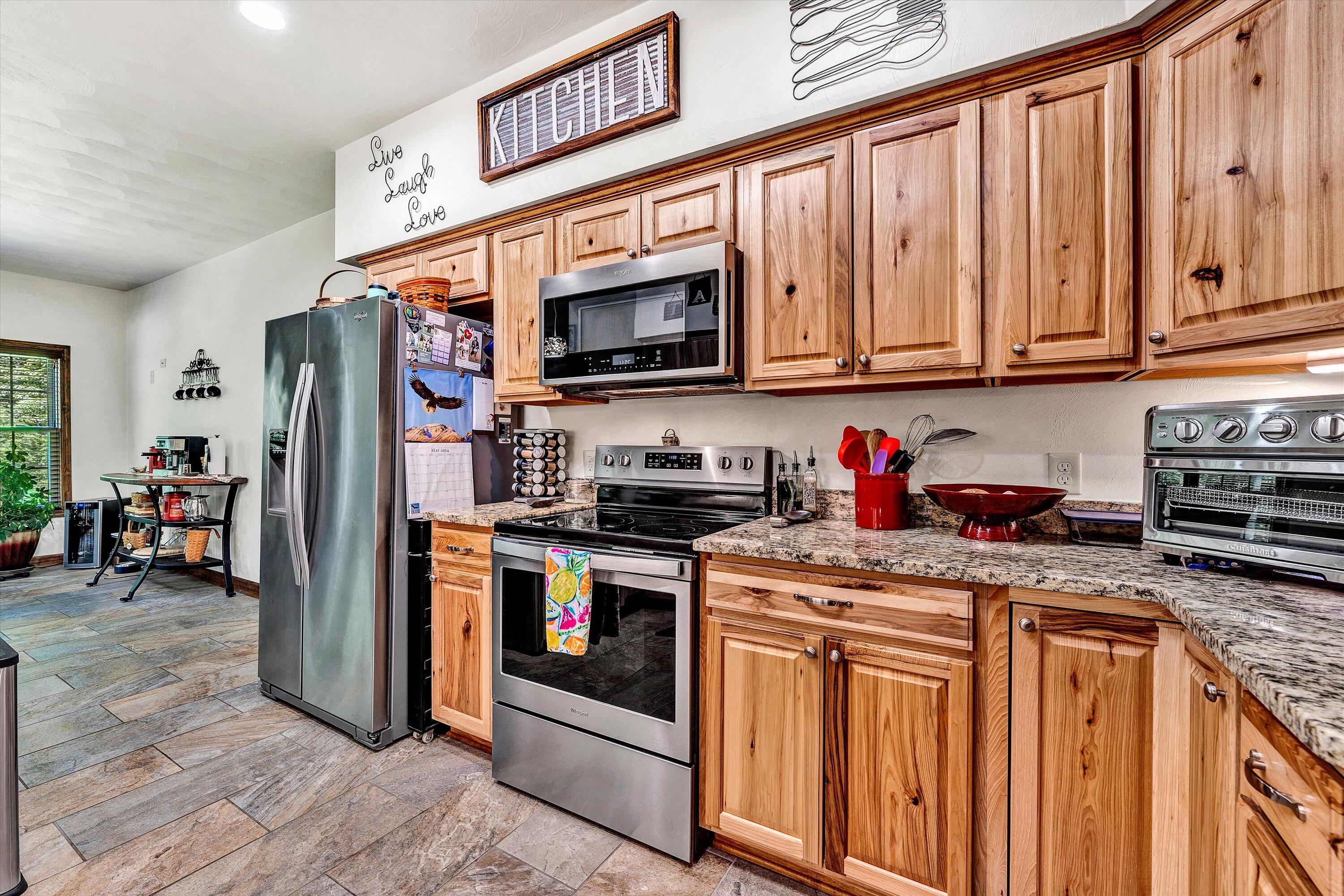 887 Thornblade Way Blue Ridge, VA 24064 - Photo 9 of 56 09-053120240010