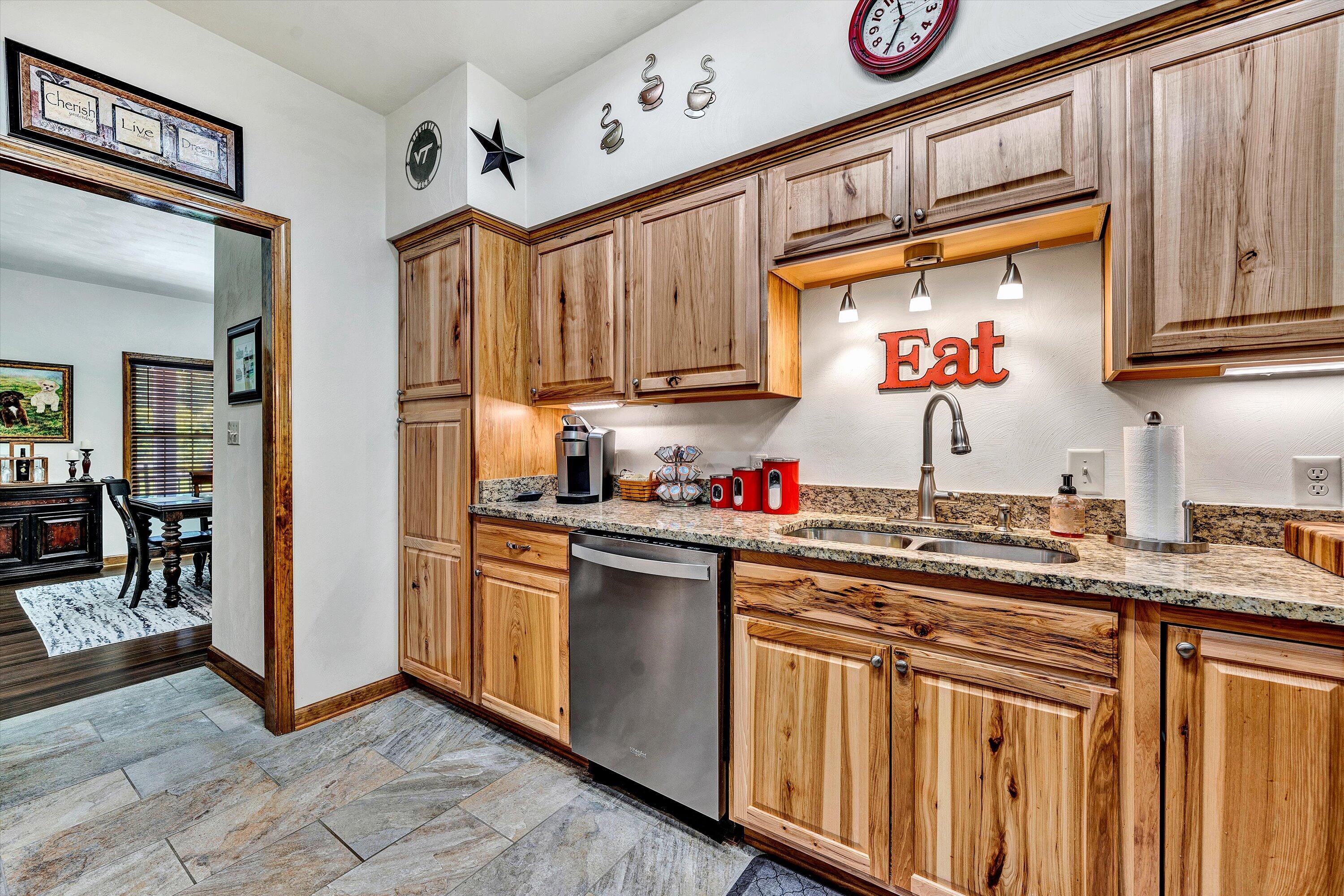 887 Thornblade Way Blue Ridge, VA 24064 - Photo 10 of 56 10-053120240011