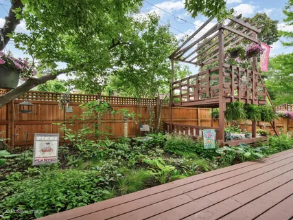 $775,000 | 2500 West Farwell Avenue, Chicago, IL 60645