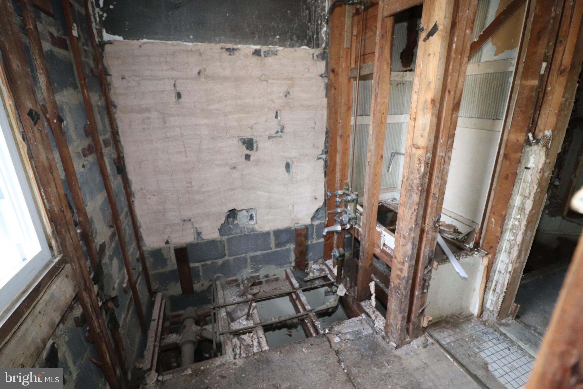 5415 Lothian Road Baltimore, MD 21212 - Photo 7 of 10 Top Floor Bath