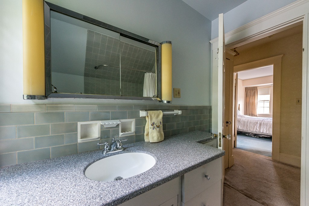50 Pilgrim Road Marblehead, MA 01945 - Photo 15 of 21