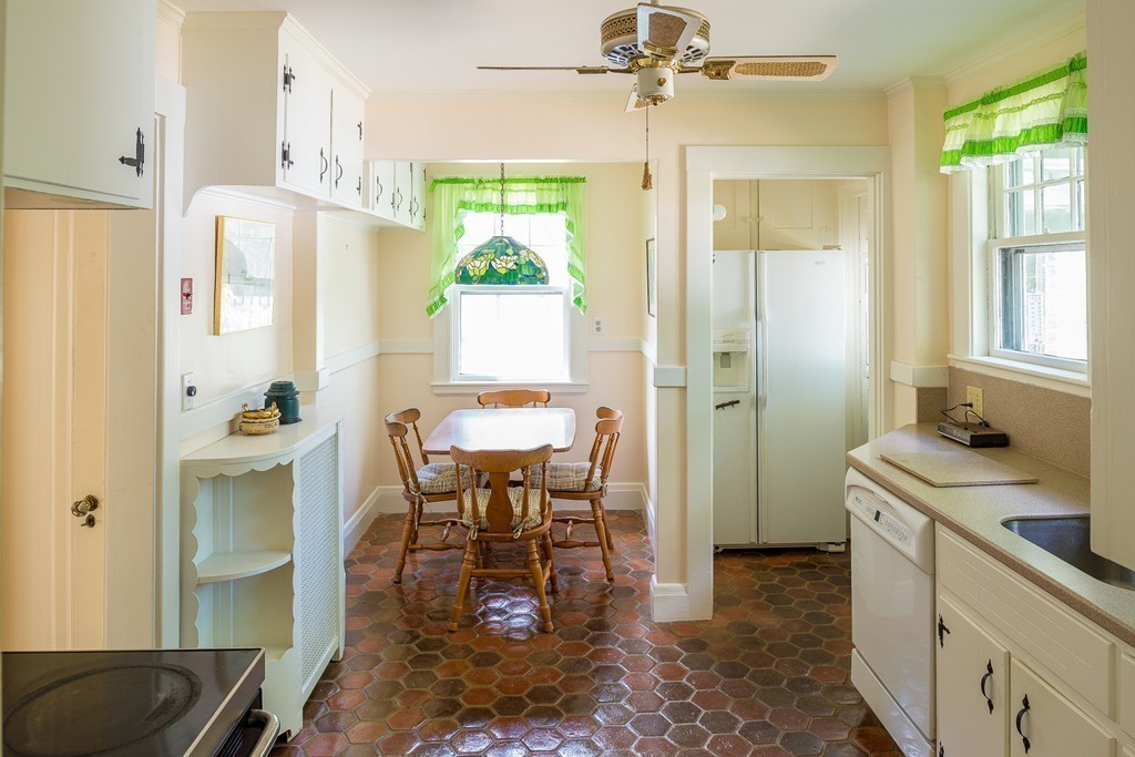 50 Pilgrim Road Marblehead, MA 01945 - Photo 6 of 21