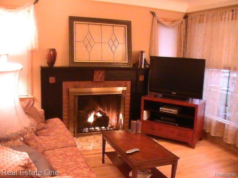 835 Drexel Street Dearborn, MI 48128 - Photo 3 of 24 835 Drexel 019