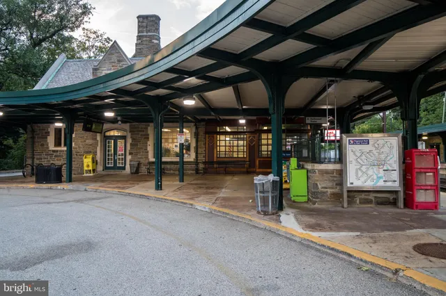 a view of a garage with sitting area