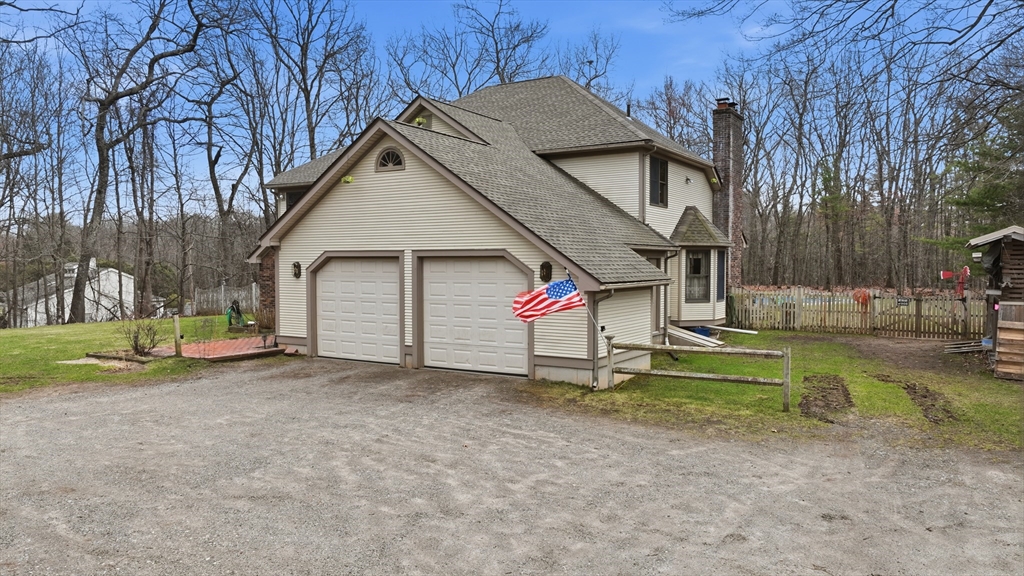 458 Montgomery Road Westfield, MA 01085 - Photo 4 of 42