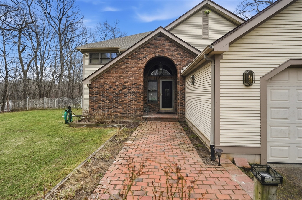 458 Montgomery Road Westfield, MA 01085 - Photo 5 of 42