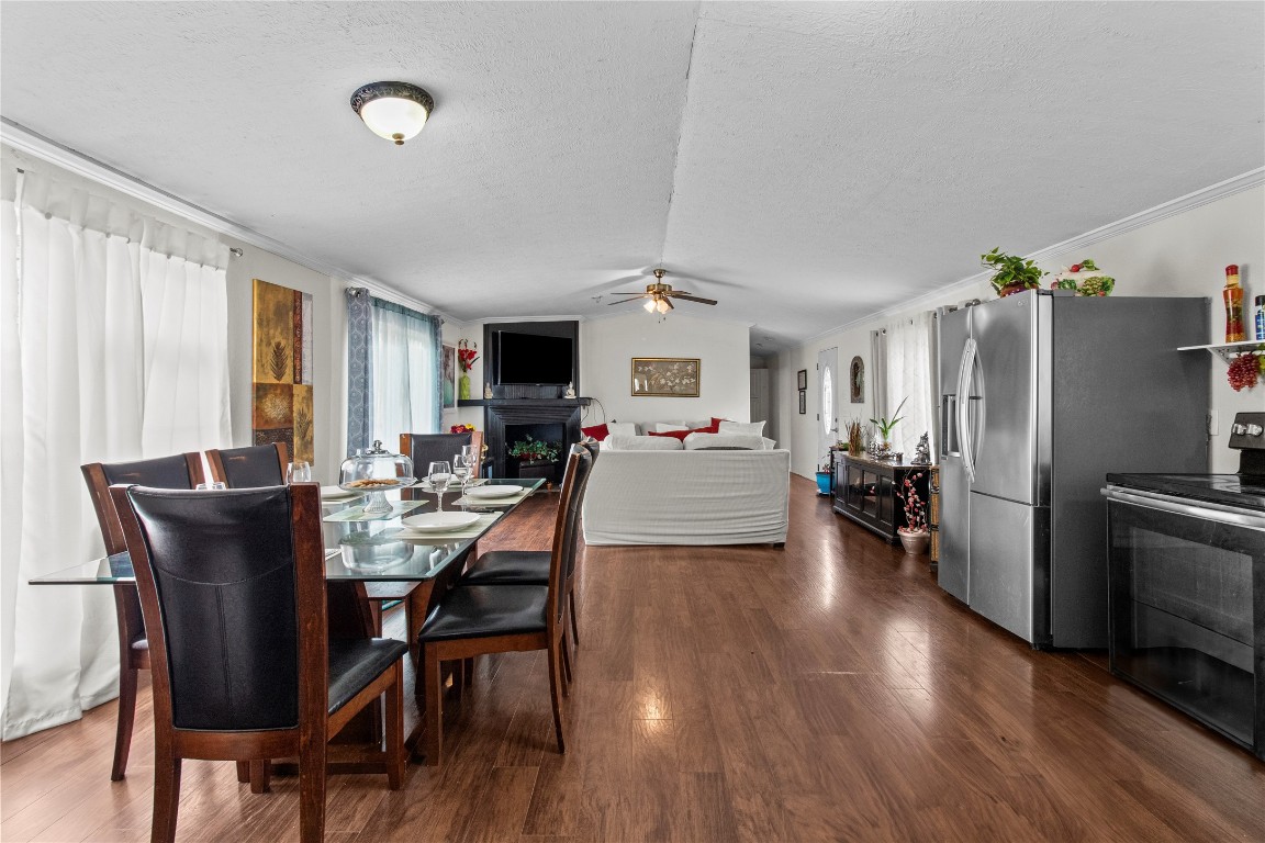 706 11th Street San Leon, TX 77539 - Photo 2 of 20 View from the kitchen/dining room combo.