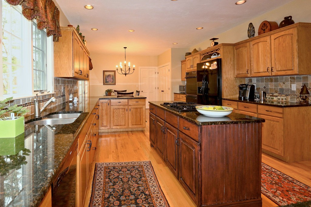 326 Dutton Road Sudbury, MA 01776 - Photo 7 of 30