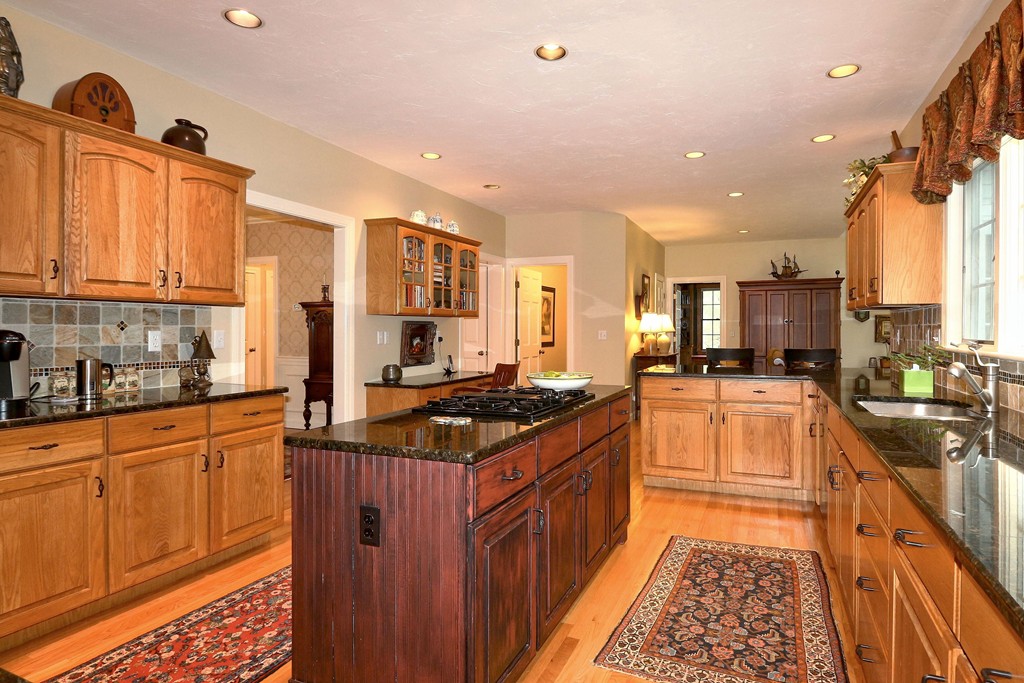 326 Dutton Road Sudbury, MA 01776 - Photo 8 of 30
