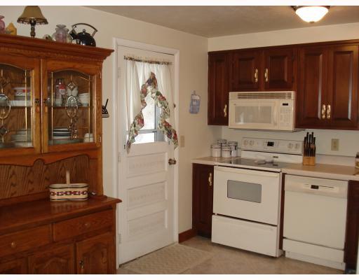 122 Fox Run Road Cranberry Township, PA 16066 - Photo 2 of 17 Kitchen. The kitchen includes an electric stove, microwave oven, dishwasher and refrigerator. It also has a door to the back yard that leads to the patio.