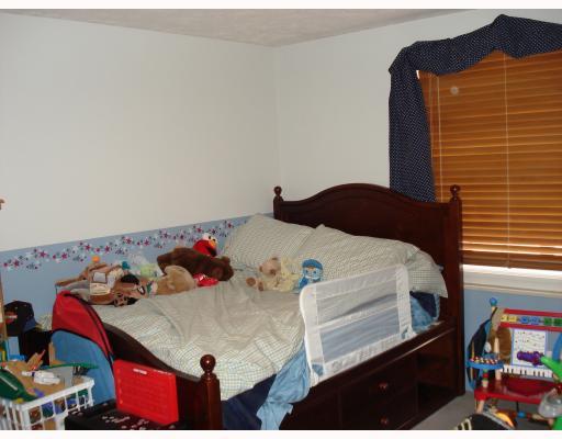 122 Fox Run Road Cranberry Township, PA 16066 - Photo 10 of 17 Other. The third bedroom is over sized and has wood blinds that cover the large window.