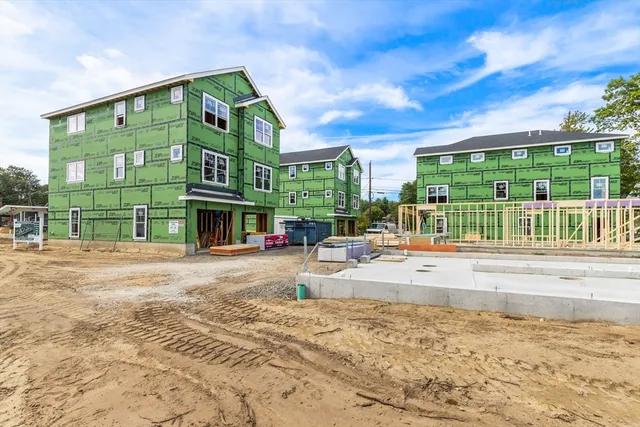 $519,000 | 2 Old County Road, Unit 10, Salisbury, MA 01952