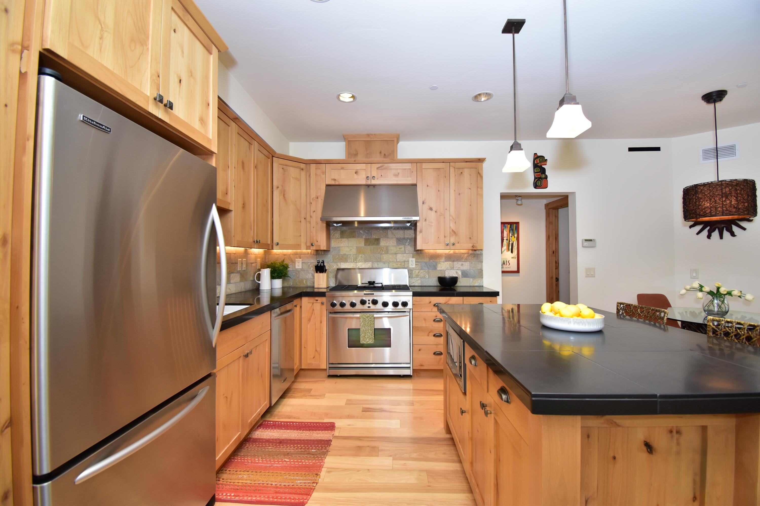109 Angani Way, Unit 3 Sun Valley, ID 83353 - Photo 5 of 24 Kitchen