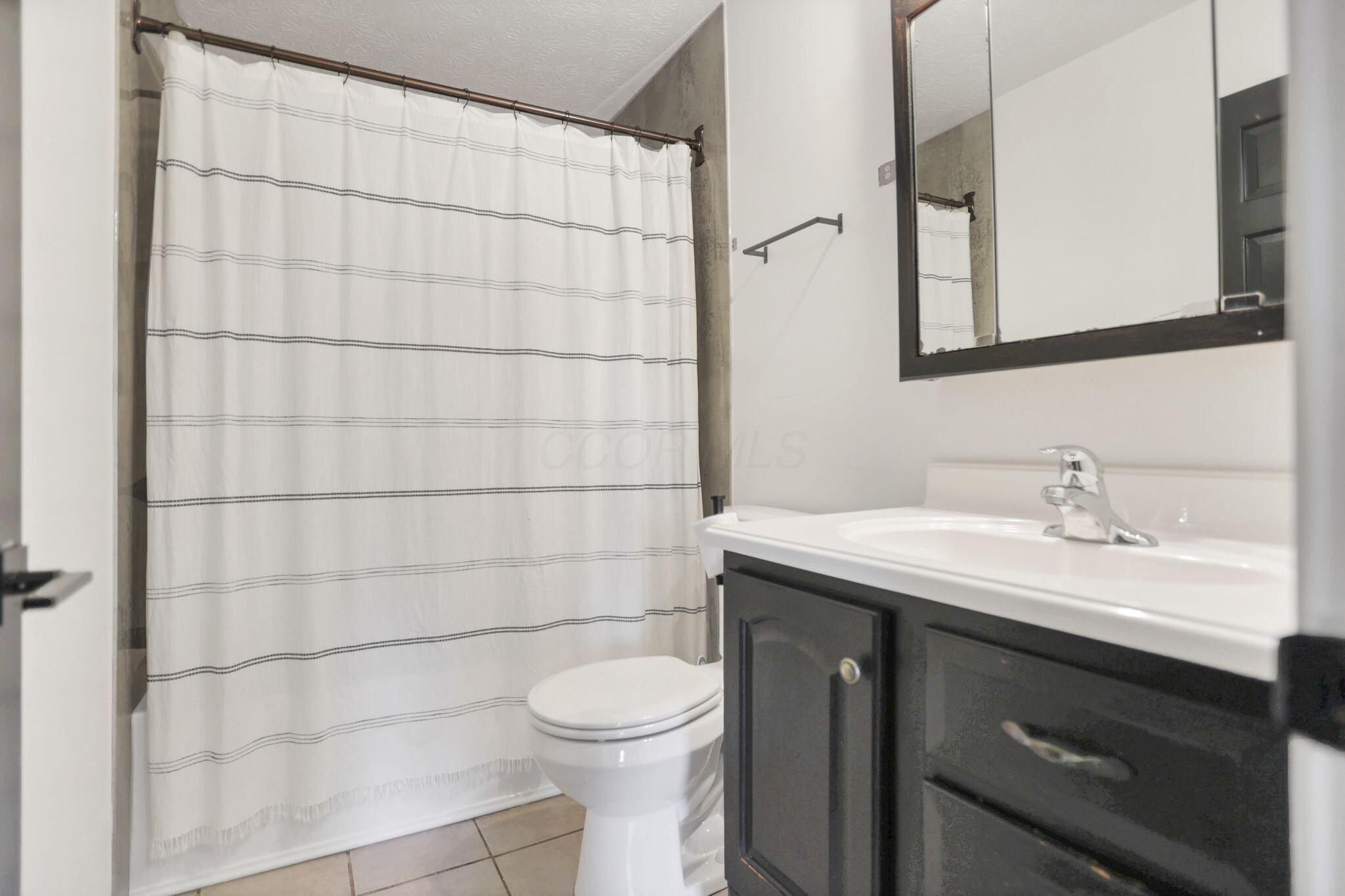 1160 Pembroke Road Newark, OH 43055 - Photo 30 of 58 UL Full Bathroom One