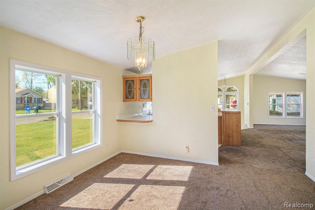 6635 Richard Road Lansing, MI 48911 - Photo 7 of 32